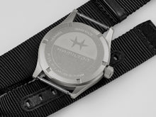 Carica l'immagine nel visualizzatore di Gallery, Khaki Field Quartz 33mm H69301430