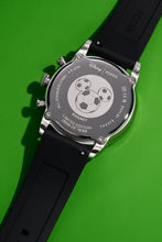 Carica l&#39;immagine nel visualizzatore di Gallery, Orologio Disney x Fossil Mickey Mouse Soccer in edizione limitata
